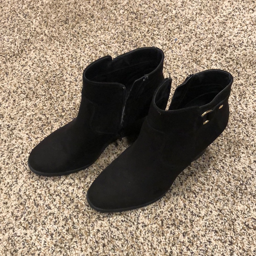 Maurices black suede ankle side zipper wedge